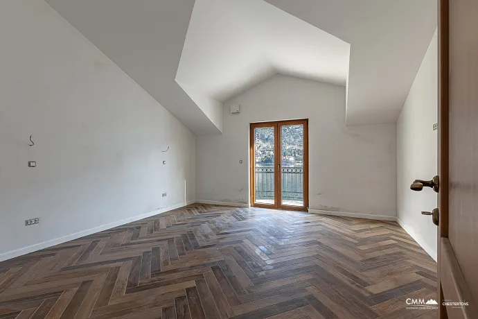 Eine luxuriöse dreistöckige Villa in erster Meereslinie in Kotor